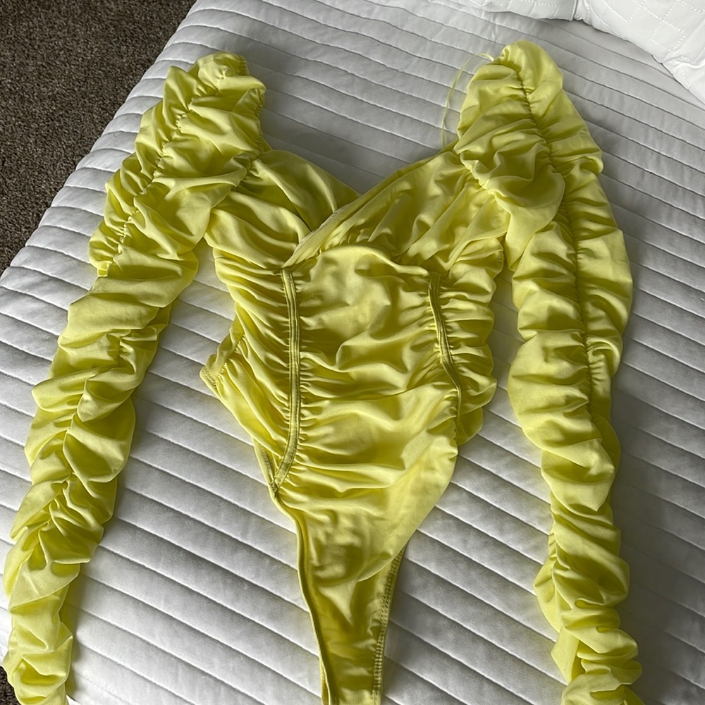 New with tags light yellow fashion nova top!